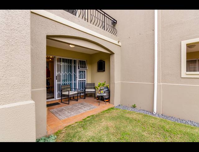 2 BEDROOM APARTMENT FOR SALE IN CENTURY CITY